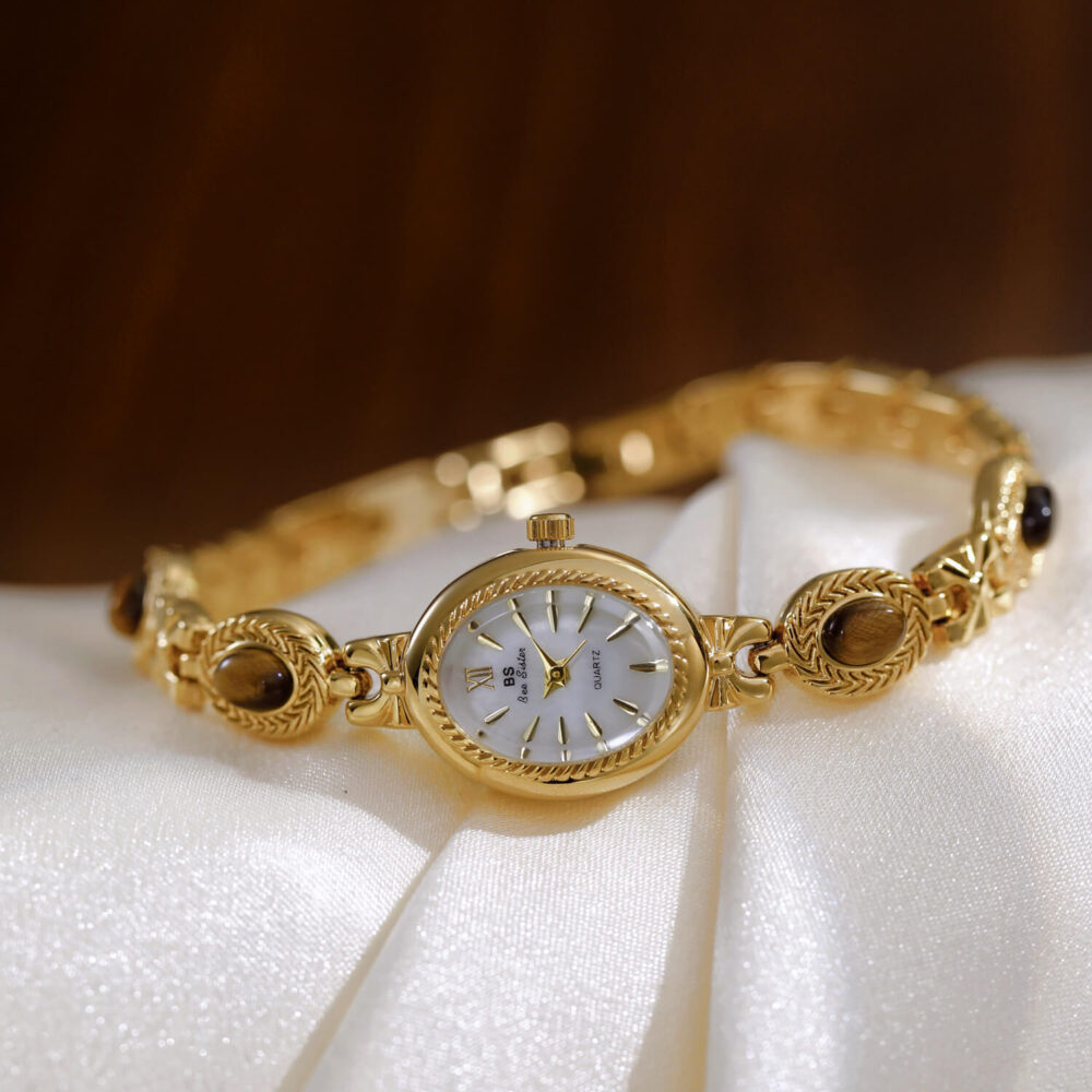 Retro style women's watch