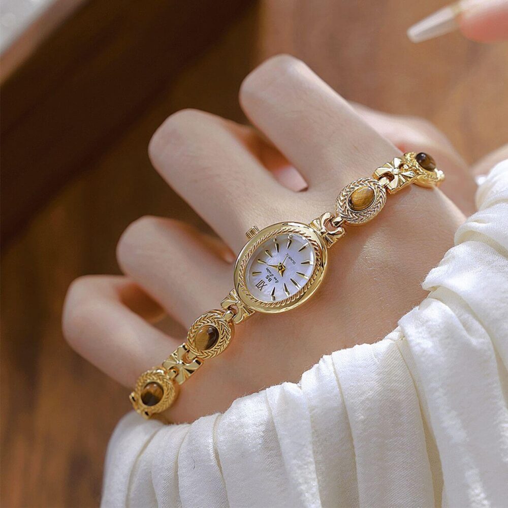 Retro style women's watch