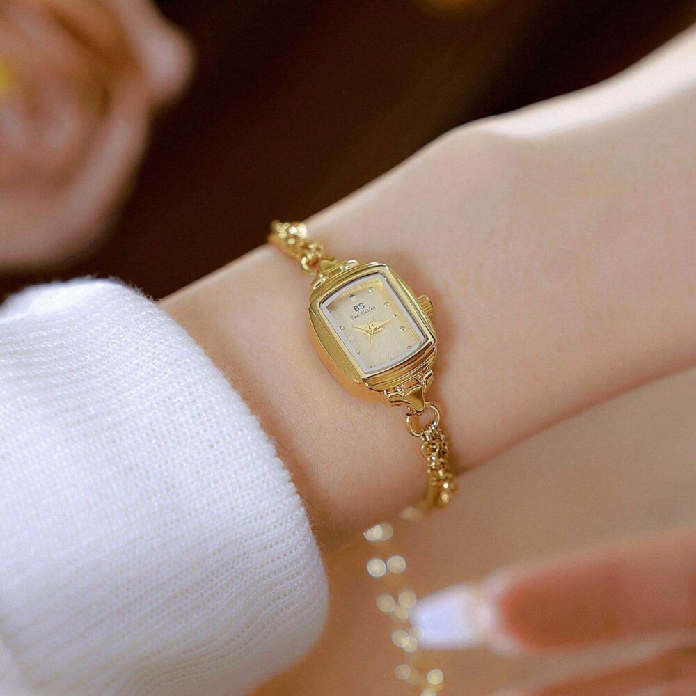 Elegant retro women's watch